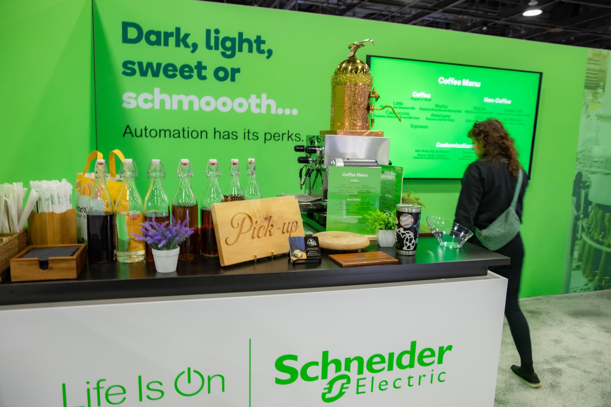 LIT Advertising Awards Winner - Schmoooth: The Campaign That Connected Everything